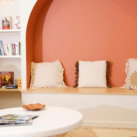 Le Domaine De Soani - Piscine Interieure, Jacuzzis & Sauna Adult Only Apartment